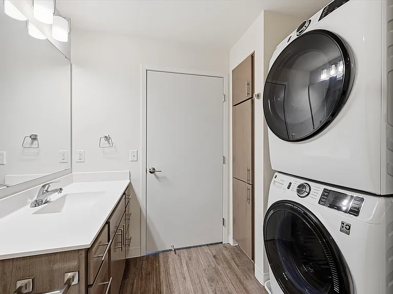 Ride Apartments — Photo 20