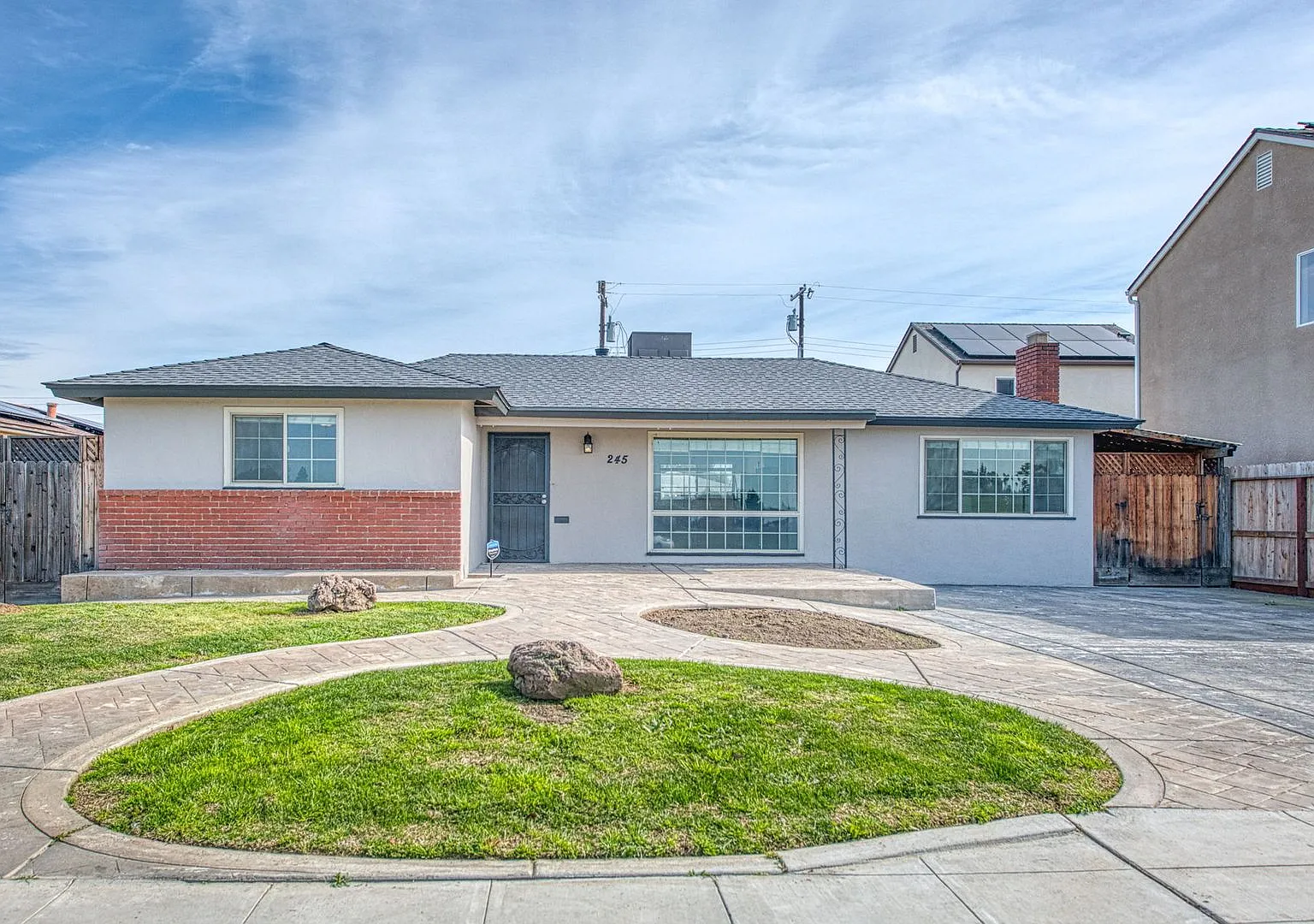 Adorable 3 Br 1 Ba Home In A Well Desired Clovis Neighborhood - **Special-Half Off Second Month R... — Photo 1