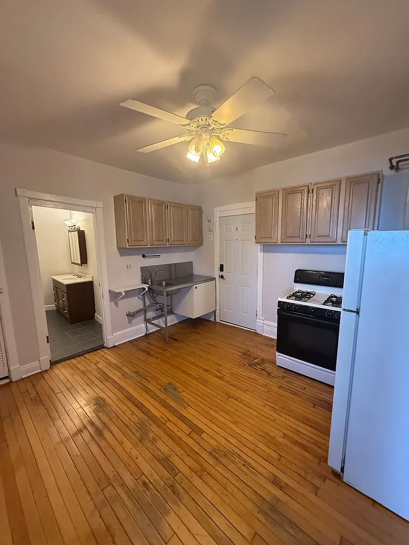 2065 Coulter St & 2409-11 S Hoyne Ave — Photo 3