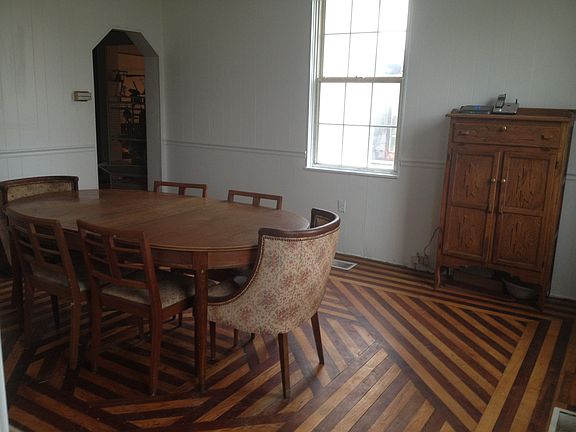 5th image of 202 E Mill St