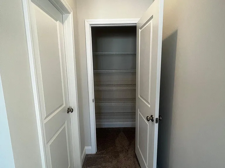 141 Hawthorne Landing Dr — Photo 12