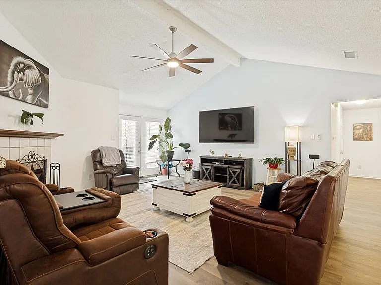106 E Apollo Rd — Photo 6