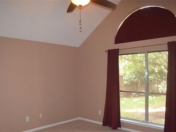 2nd image of 213 Hollander Ct