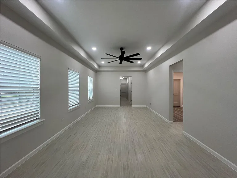 817 Center St — Photo 3