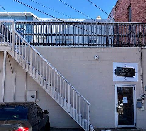 3rd image of 117 W Ludington Ave