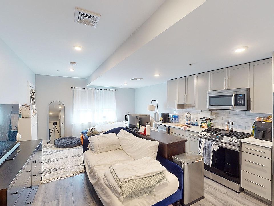 1st image of 40 B St #507