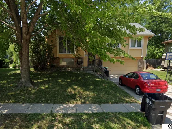 8232 Willit St, Omaha, NE 68122