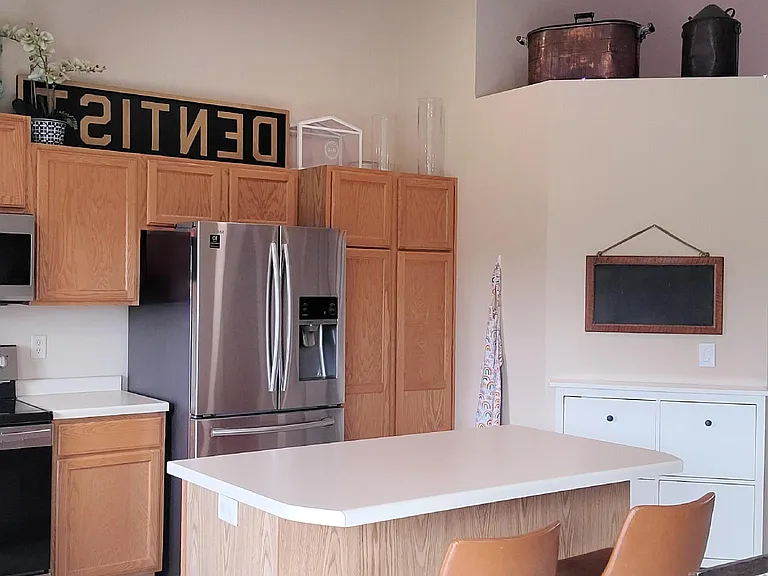 146 E River Dr — Photo 8