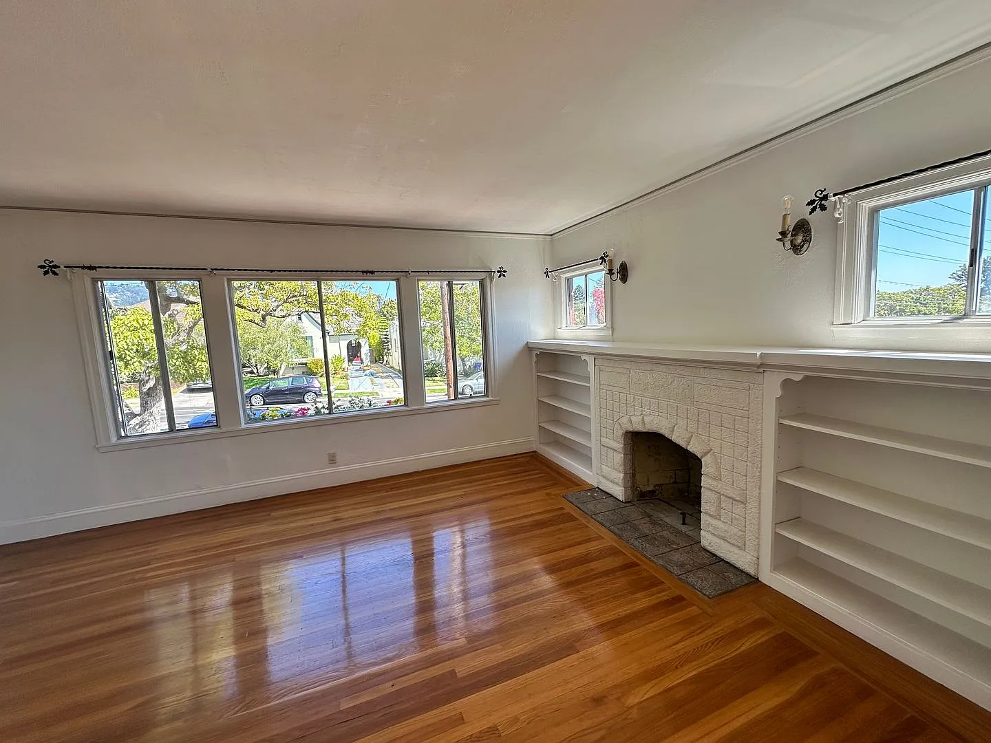 Charming 2BR/2BA Albany Home with Garage & Updated Kitchen — Photo 4