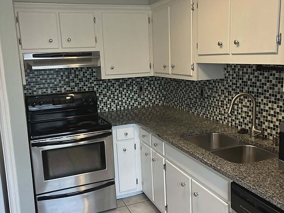 4th image of 515A Chesterfield Ave #A