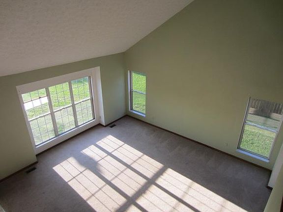 3rd image of 230 Knowlton Ct