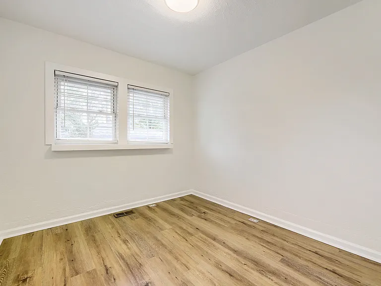 2727 Perry St — Photo 16