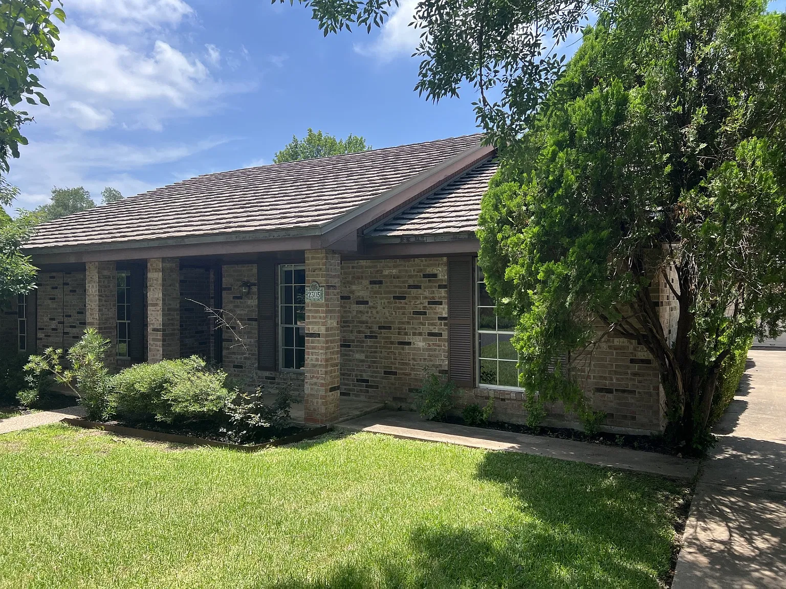 4 bed, 2190 sqft, $2,950 — Photo 2