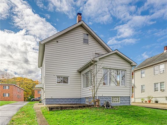 3rd image of 209 Union St