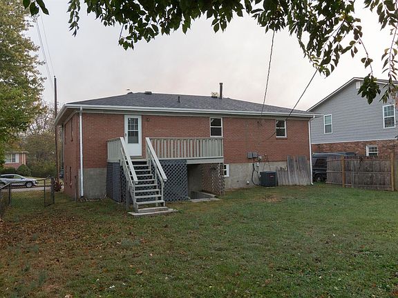 4th image of 564 Bishop Dr