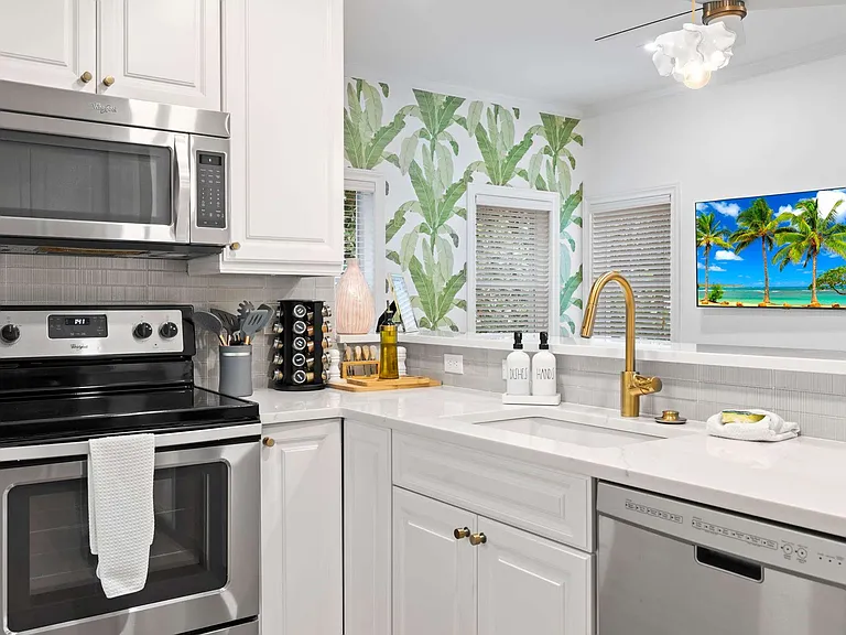 106 Hammon Ave #6 — Photo 8
