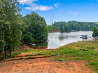 240 E Waters Edge Ln, West Union, SC 29696