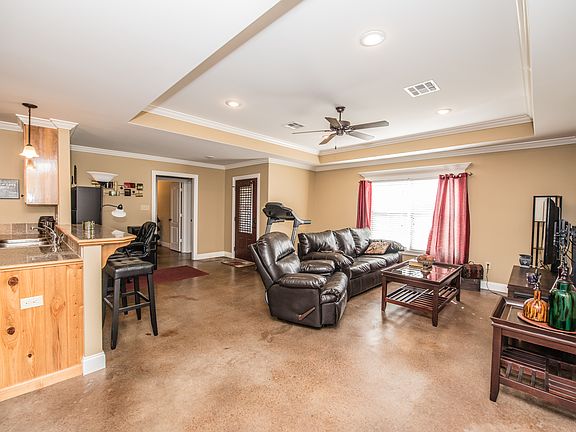 4th image of 1046 Jordan Dr