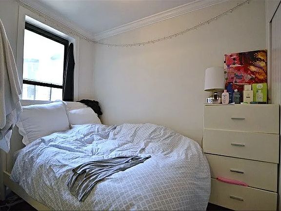 2nd image of 65 Bank St APT 6