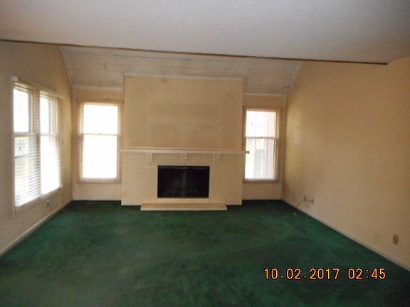 4th image of 5043 Woodlake Dr