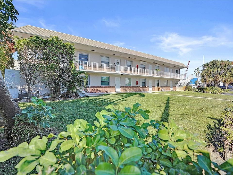 1st image of 243 Castlewood Dr APT 2