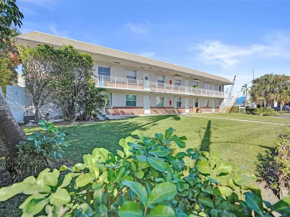 243 Castlewood Dr APT 2, North Palm Beach, FL 33408