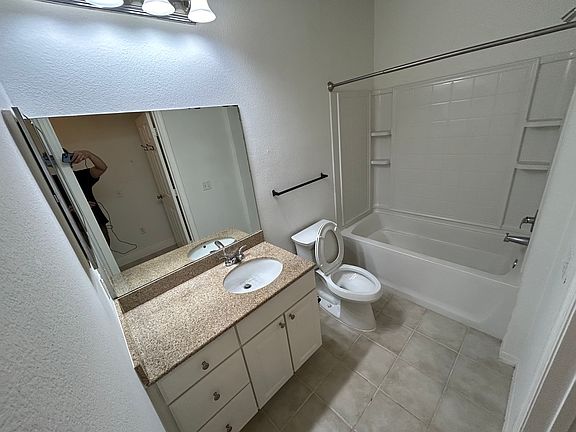 5th image of 225 Southern Pecan Cir Unit 101
