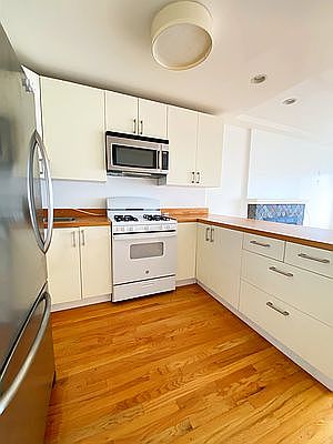 4th image of 147 Columbia St APT 5