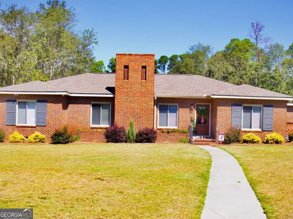 128 E Leo Trapnell Ave, Lyons, GA 30436
