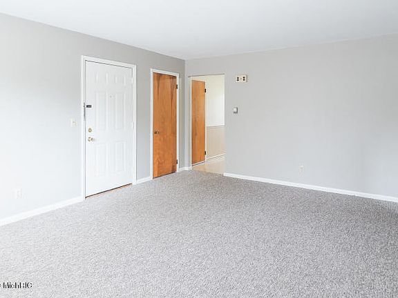 5th image of 915 E Main St #8