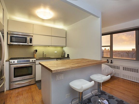3rd image of 100 W 93rd St APT 19E