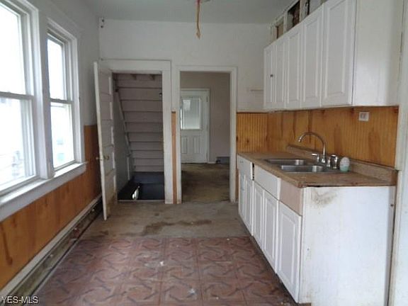 2nd image of 1559 W 102nd St