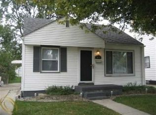 18746 W Woodcrest St, Harper Woods, MI 48225