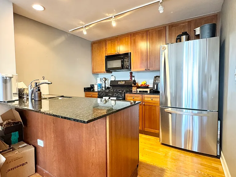 680 N Green St #706 — Photo 8