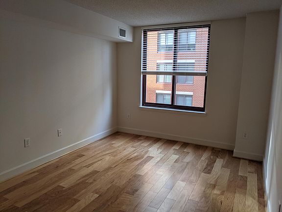 4th image of 1201 N Garfield St APT 710
