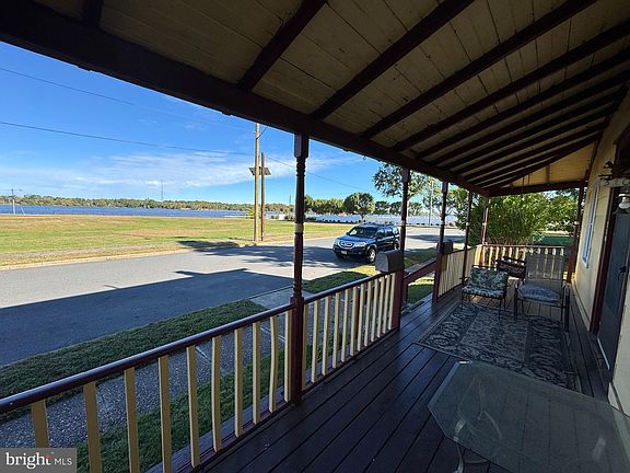 5th image of 310 Front St