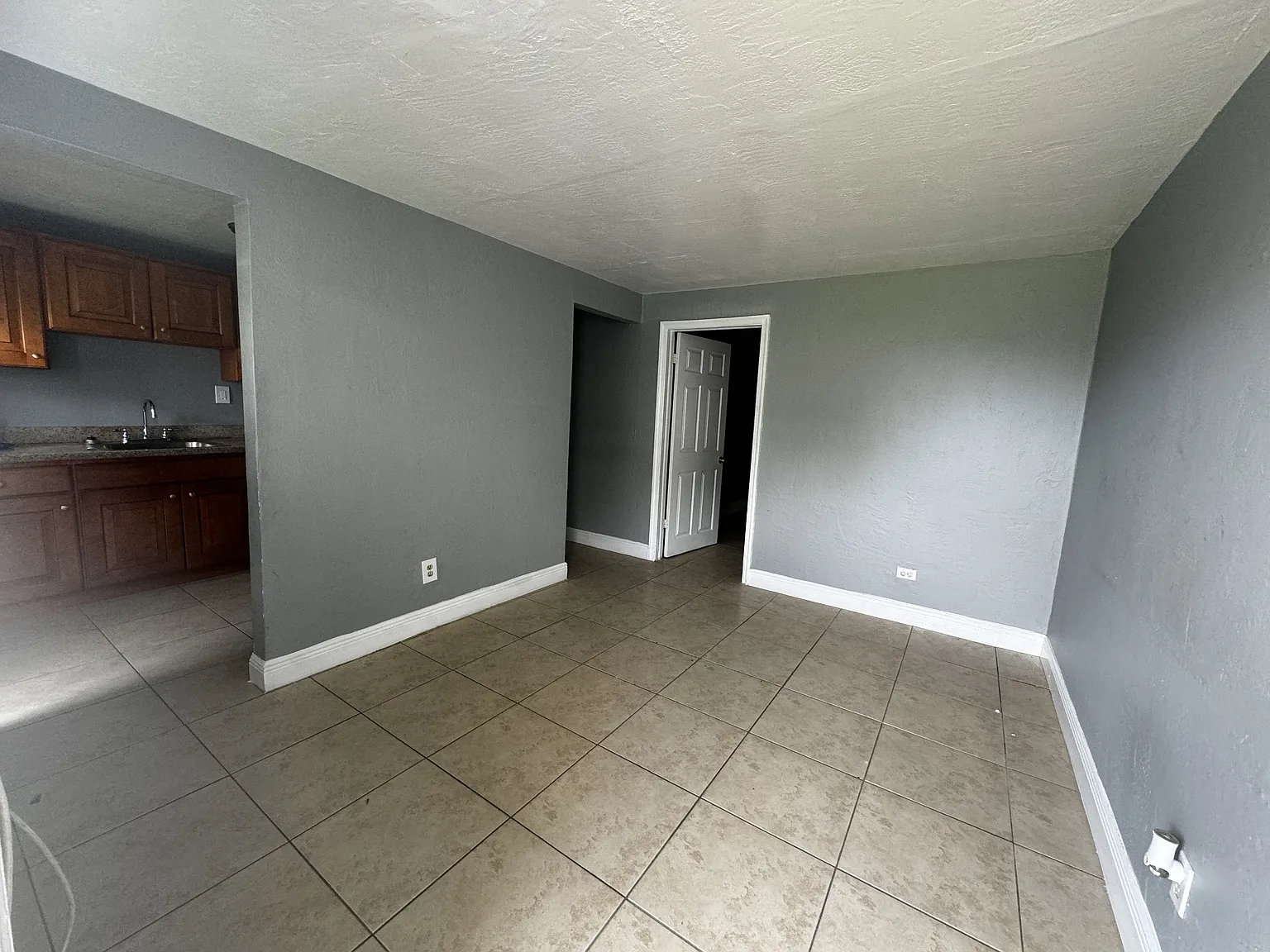 4017 Southwest 24th Street - 3 — Photo 2