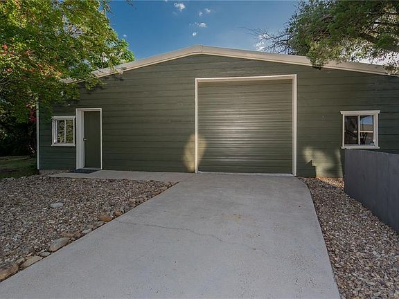 5th image of 3902 Lago Vista Dr