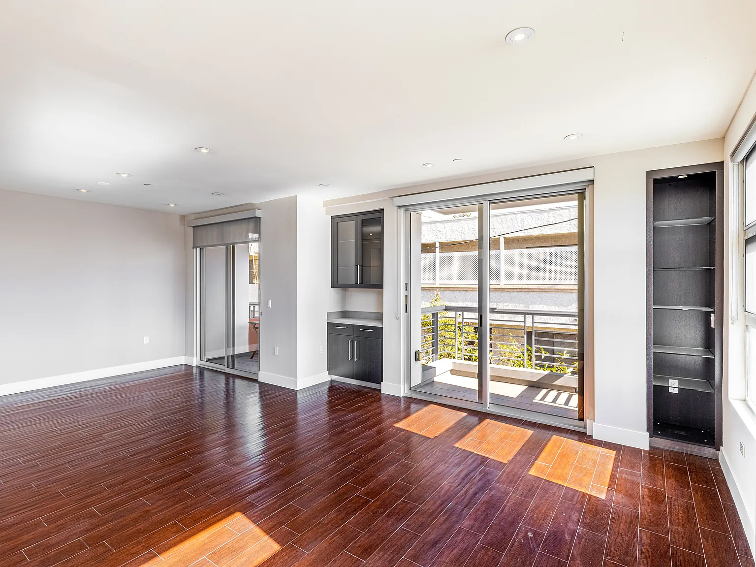 3 bed, 2.5 bath, 1824 sqft, $5,600 — Photo 3