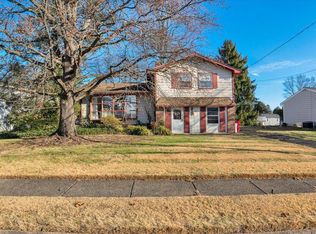 737 Boxwood Dr, Warminster, PA 18974