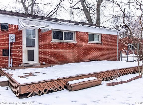2nd image of 33165 Cloverdale Ave