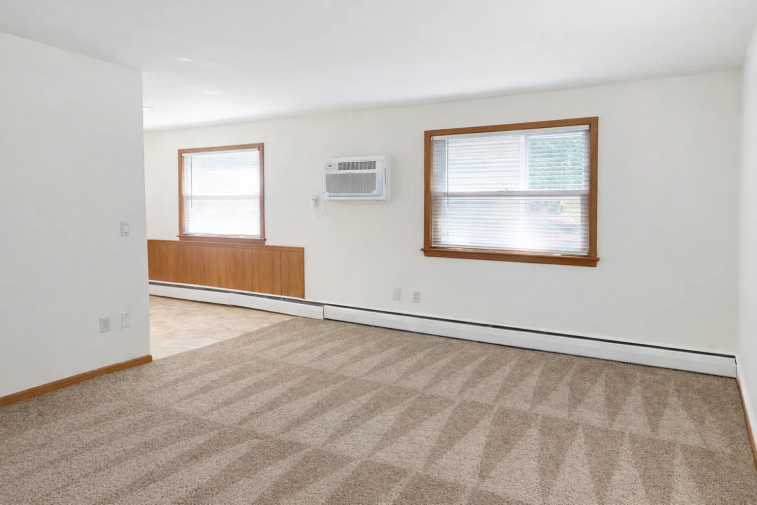 1 bed, 892 sqft, $1,100 — Photo 3
