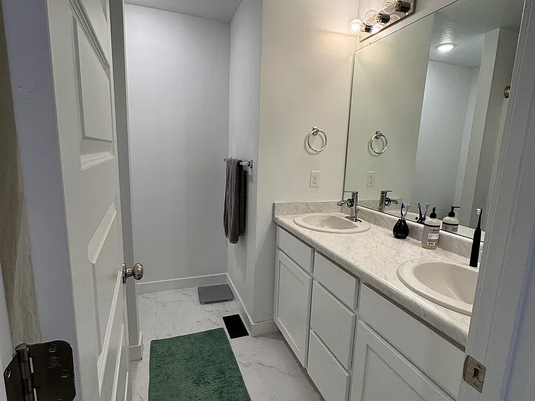 1146 S Redwood Rd — Photo 15