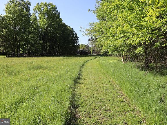 3rd image of 1583 Chestnut Ridge Rd