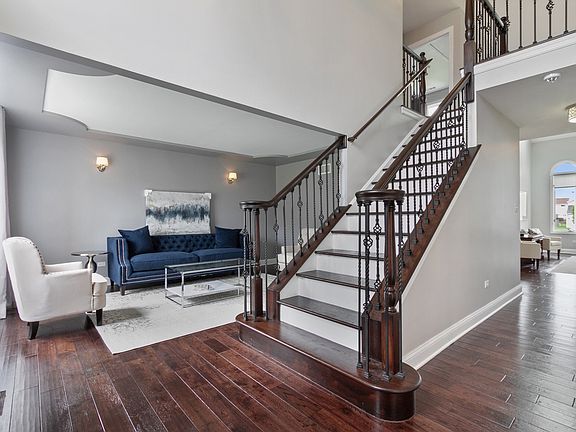 2nd image of 928 Donnington Dr