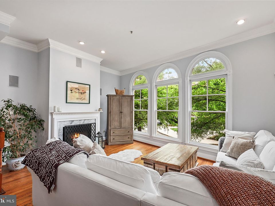 1st image of 410 John Carlyle St