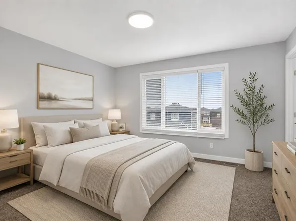 124 W Chelsea Gln, Chestermere, AB T1X 2P4