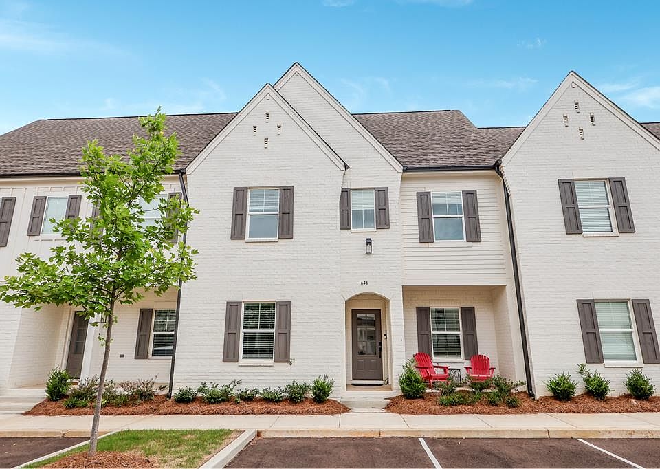 1st image of 646 Cottage Grove Cir