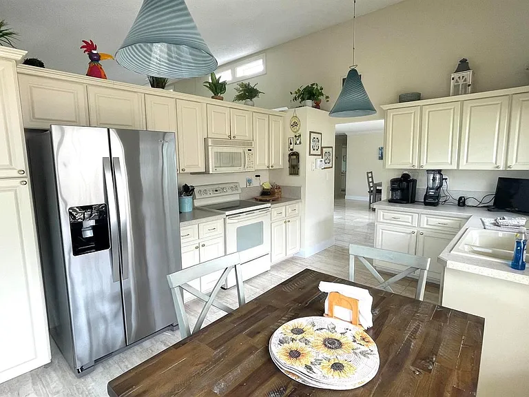 5662 Ainsley Ct — Photo 8