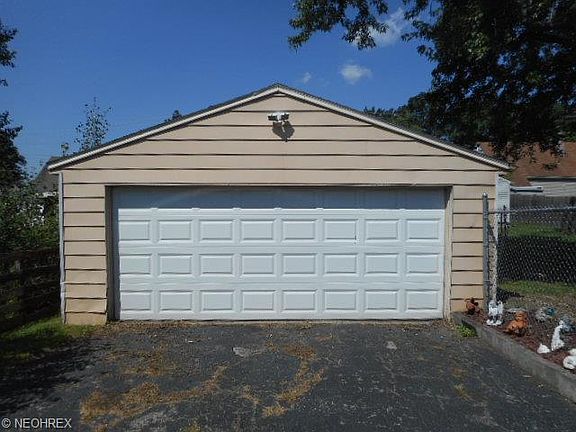 2nd image of 184 Oak Knoll St